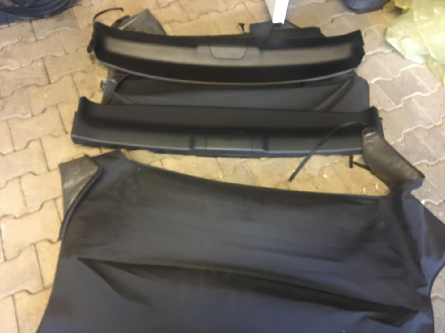 BMW Z4 E85 CABRİO UYUMLU TENTE ORJİNAL CAMI ÜZERİNDE TEMİZ 