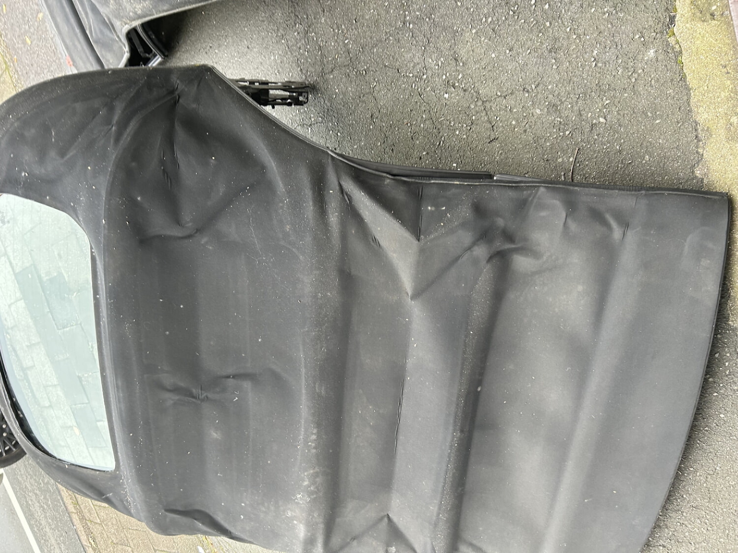 BMW E88 1 ER KASA CABRİO UYUMLU TENTE DIŞ BEZİ CAMI ÜZERİNDE TEMİZ ORJİNAL 