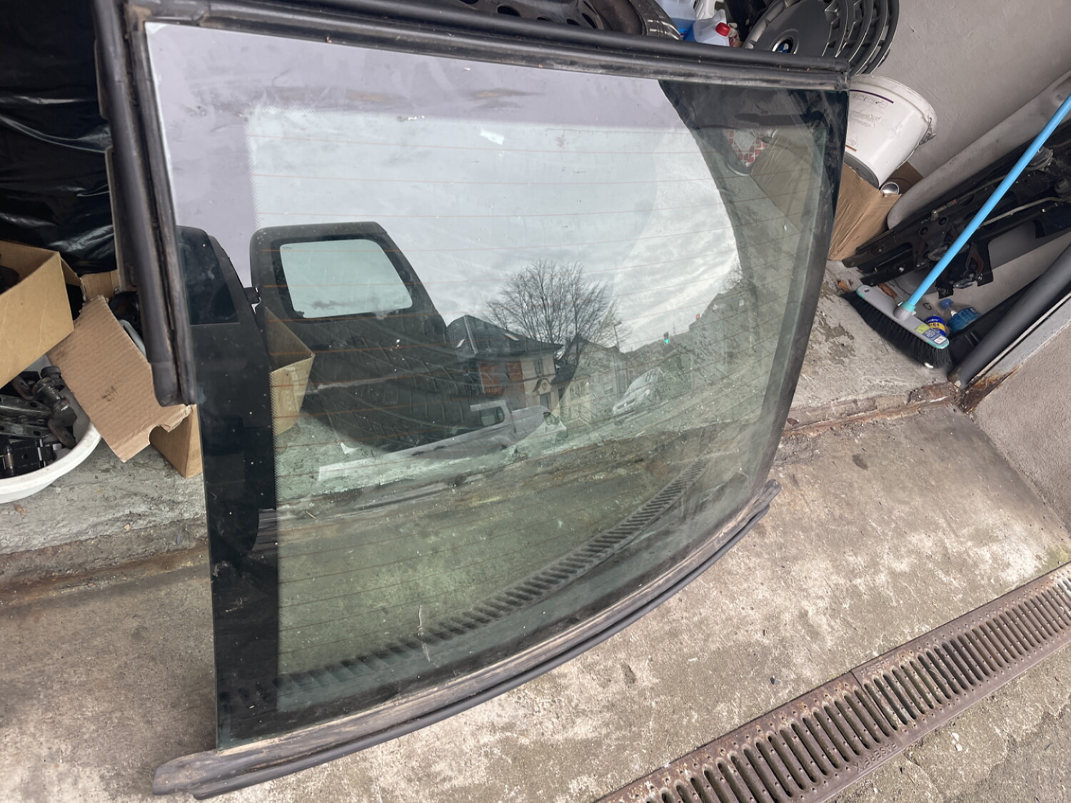 MERCEDES SL R230 CABRİO UYUMLU ORJİNAL ARKA CAM HARDTOP CAM TENTE CAM FİTİL ÜSTÜNDE AL TAK ŞEKLİNDE ÇIKMA TEMİZ 