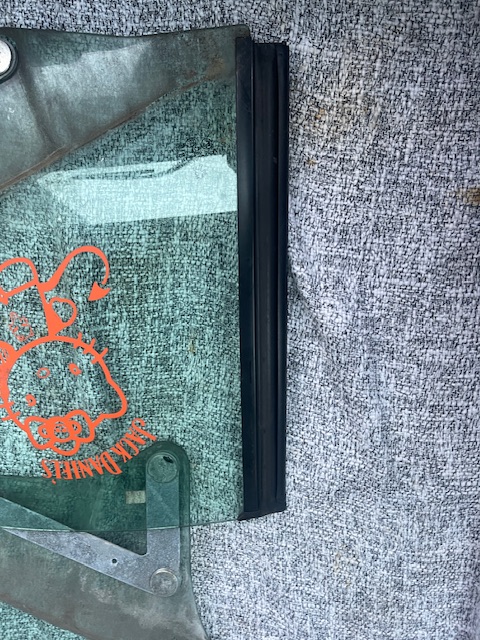 PEUGEOT 308 CC CABRİO UYUMLU ARKA KELEBEK CAM FİTİLİ ÜSTÜNDE ORJİNAL ÇIKMA TEMİZ